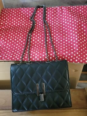 Quilted Black Chain Shoulder Bag - Classic Women's Crossbody